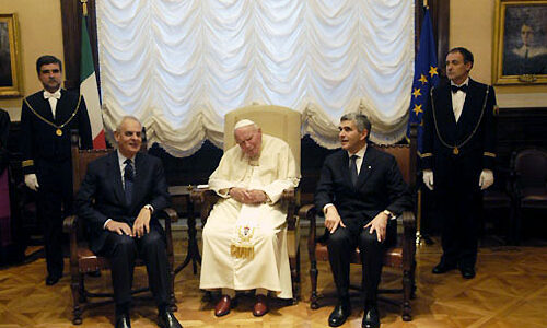 Il Papa con il Presidente del Senato e il Presidente della Camera